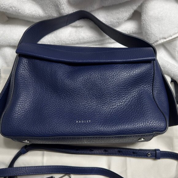 Like New Radley London De Beauvoir navy handbag - Picture 2 of 15